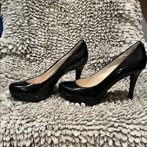 Michael Kors patent Black Heels - Picture 2 of 5